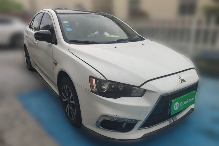 Used Mitsubishi Lancer EX 2016 1.8L Manual Black-and-White Retro Edition Front Right 45 Deg