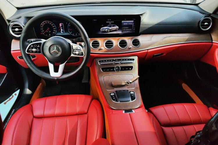 Used Mercedes-Benz E-Class 2019 E 200 L Center Console