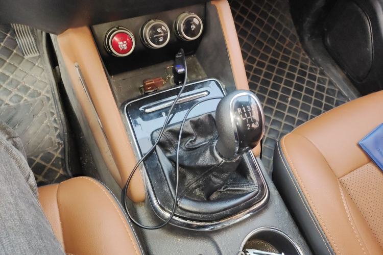 Used CHANGAN OSHAN CX70 2017 CX70T 1.5T Manual High-Performance Edition