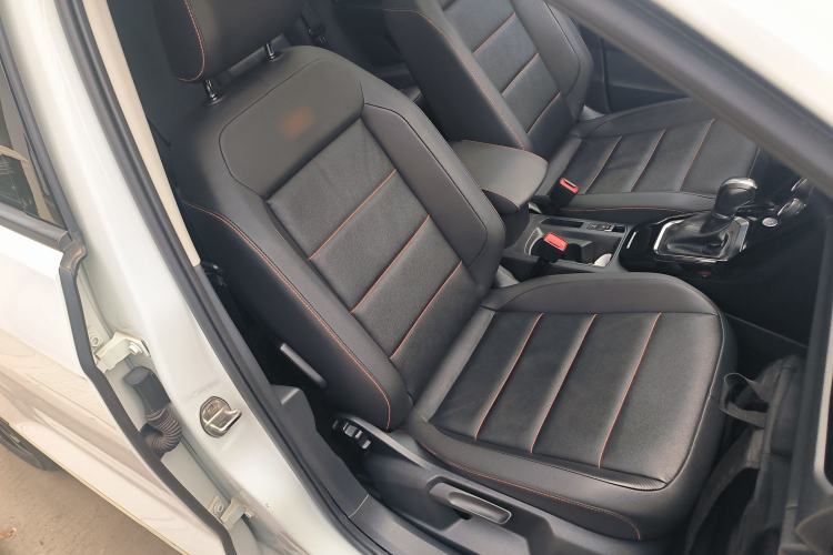 Used Volkswagen T-ROC 2021 280TSI DSG Two-Wheel Drive Comfort Connect 30th Anniversary Edition Right Front Seat