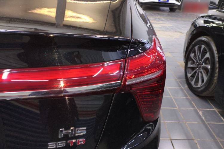 Used Hongqi H5 2024 1.5T DCT Smart Connect Flagship Edition Right Rear Taillight