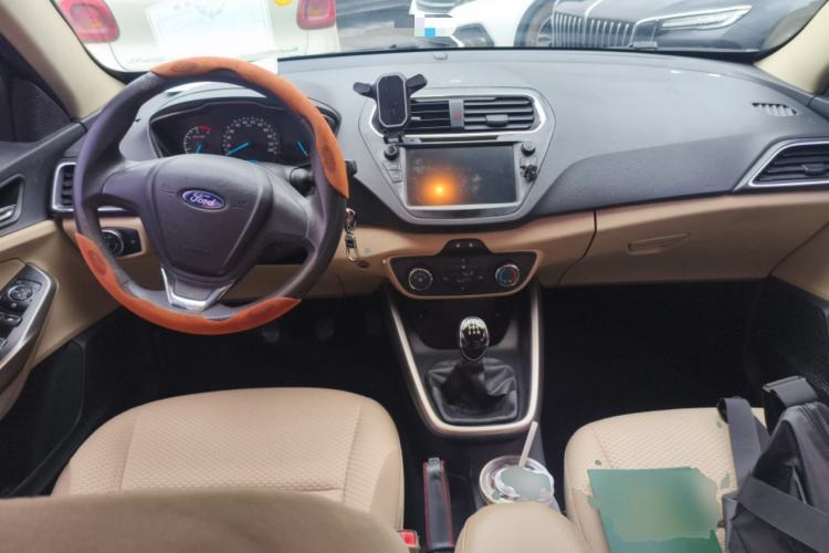 Used Ford Escort 2015 1.5L Manual Comfort Model Center Console