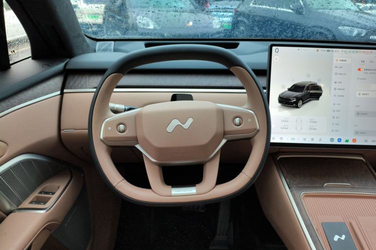 Used ONVO Luxeed L90 2025 Model—Ultra Six-Seater Version Steering Wheel