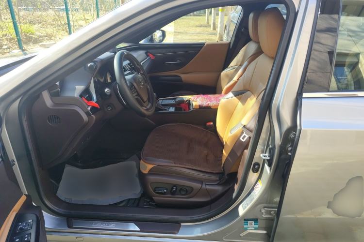 Used Lexus ES 2018 300h Premier Edition China V Standard
