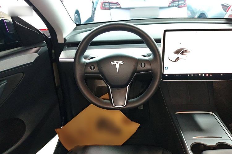 Used Tesla Model Y 2023 Long-Range All-Wheel-Drive Version