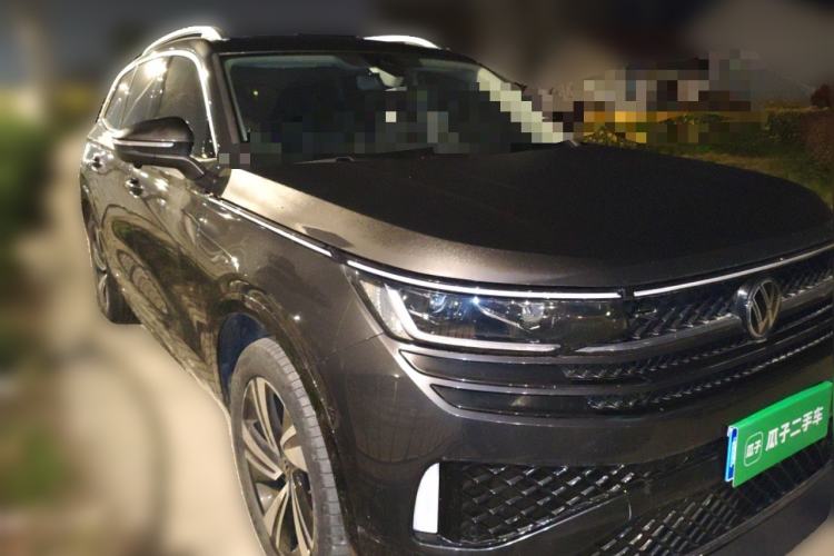 Used Volkswagen Tavendor 2024 380TSI All-Wheel Drive R-Line Cruise Edition Front Right 45 Deg