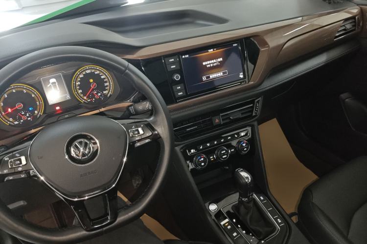 Used Volkswagen Tharu 2019 280TSI Two-Wheel Drive Luxury Version China VI Standard Center Console