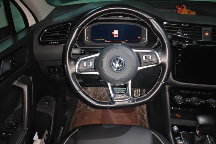 Used Volkswagen Tiguan L 2019 330TSI Automatic Two-Wheel Drive R-Line Flagship Model China VI Standard
