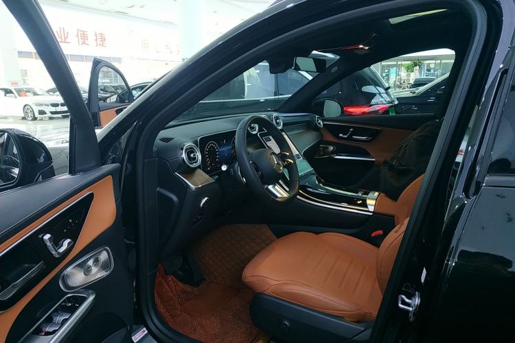 Used Mercedes-Benz GLC 2023 Refreshed GLC 300 L 4MATIC Dynamic Edition 5 Seats Driver Seat