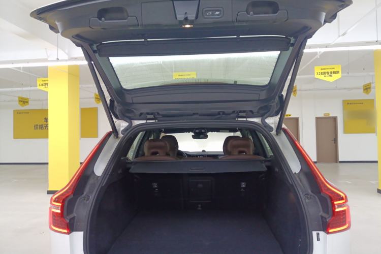 Used Volvo XC60 New Energy 2025 Plug-in Hybrid Long-Range All-Wheel Drive Smart Luxury Edition Trunk