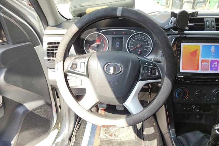 Used Great Wall Wingle 5 2017 2.0T European-spec Diesel Two-Wheel-Drive Entry-Level Big Double-Cab GW4D20D Steering Wheel