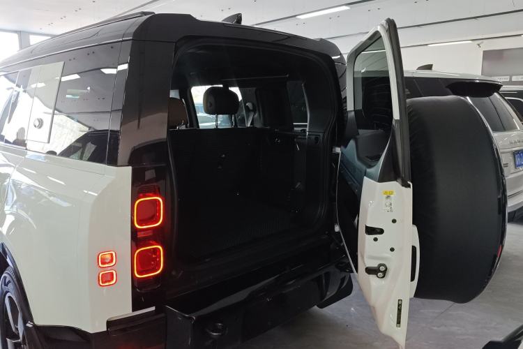 Used Land Rover Defender 2025 110 3.0T P400 – Dynamic HSE
