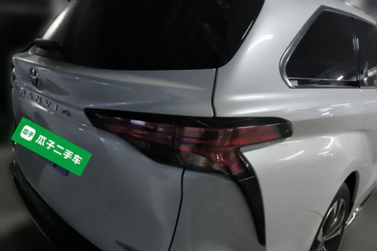 Used Toyota Granvia 2022 2.5L Hybrid Premium Edition