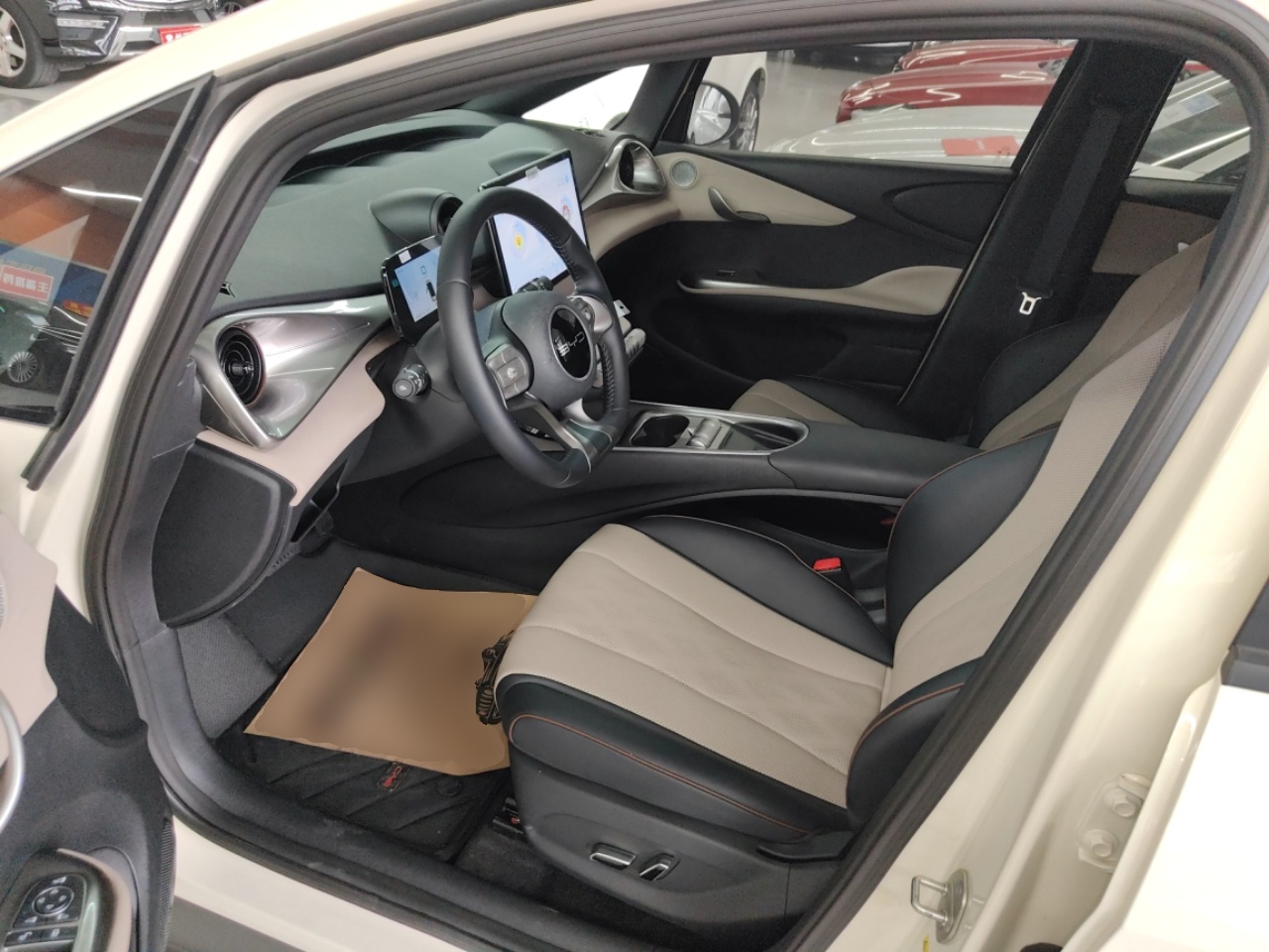 Переднее сиденье в автомобиле