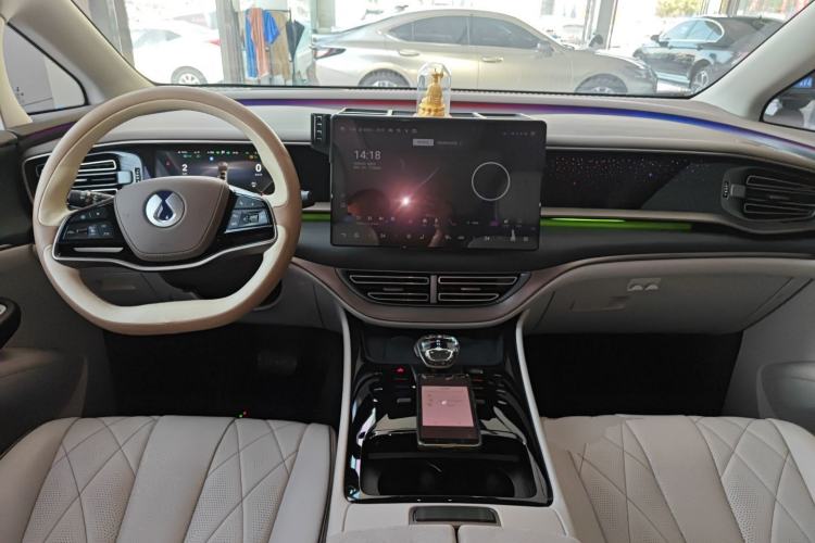 Used Denza D9 2022 DM-i 970 Four-Wheel Drive Prestige Model
