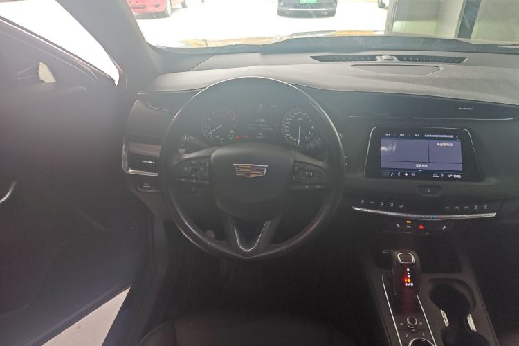 Used Cadillac XT4 2018 28T Two-Wheel-Drive Luxury Model
