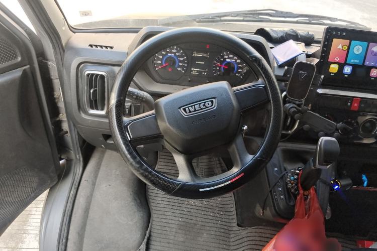 Used Iveco Daily 2023 2.5T A37M1 Multi-Purpose Passenger Vehicle Long Wheelbase Mid-Roof Design Dual Side Sliding Doors Automatic Transmission Steering Wheel