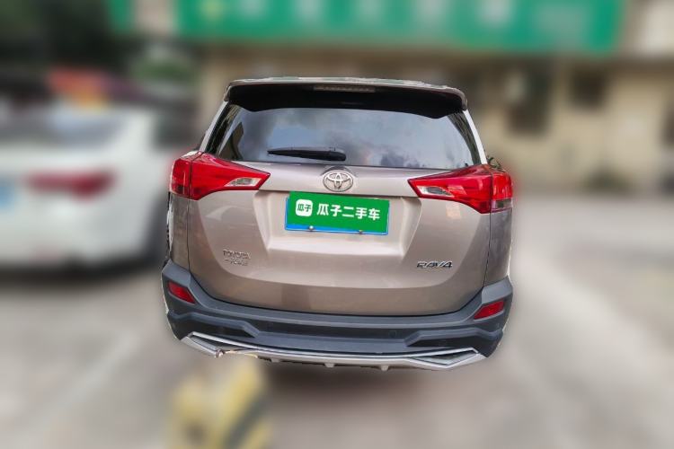 Used Toyota RAV4 2015 2.0L CVT Two-Wheel Drive Fashion Edition Rear