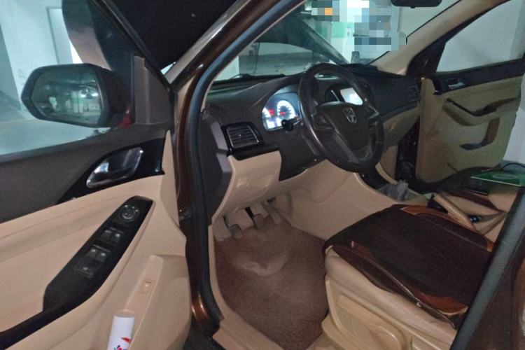 Used Baojun 730 2015 1.8L Manual Luxury Navigation ESP Version 7-seater
