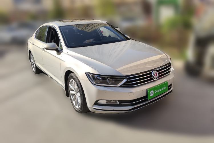 Used Volkswagen Magotan 2018 330TSI DSG Advanced Model Front Right 45 Deg