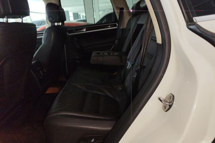 Used Volkswagen Touareg 2011 3.0 TSI Standard Version Left Rear Seat
