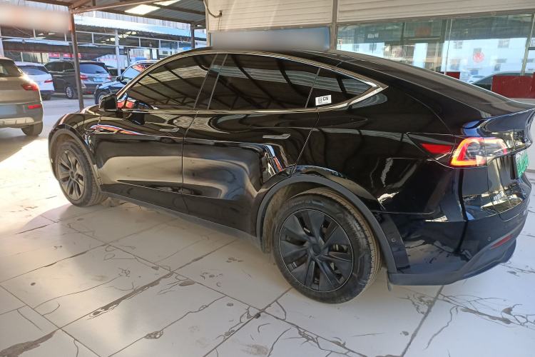 Used Tesla Model Y 2023 Long-Range All-Wheel-Drive Version
