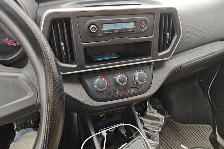 Used CHANGAN KAICHENG Ruixing EM80 2025 Passenger Version Comfort Edition 6-Seater 300 km Dual-Swing Doors Audio And AC Panel