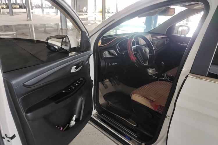 Used Baojun 730 2019 1.5L Manual Fashion Model 7-seater China VI