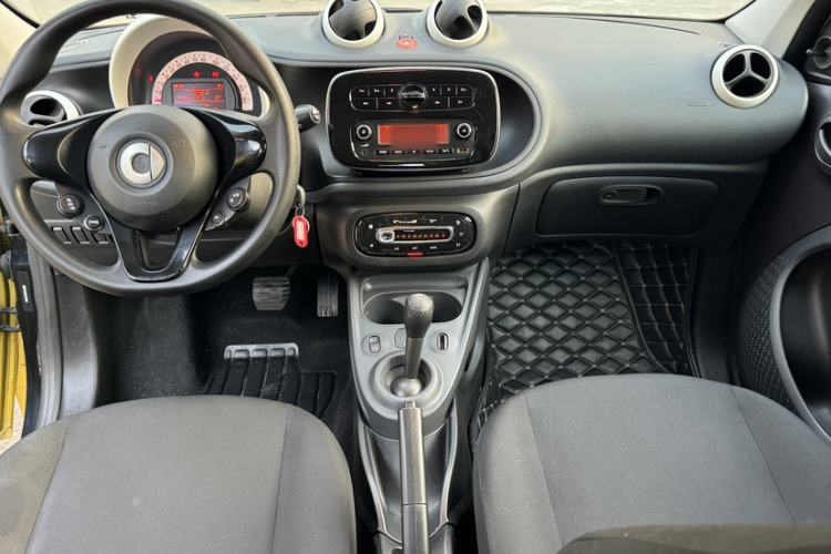 Used smart forfour 2016 1.0L 52 kW Dynamic Edition
