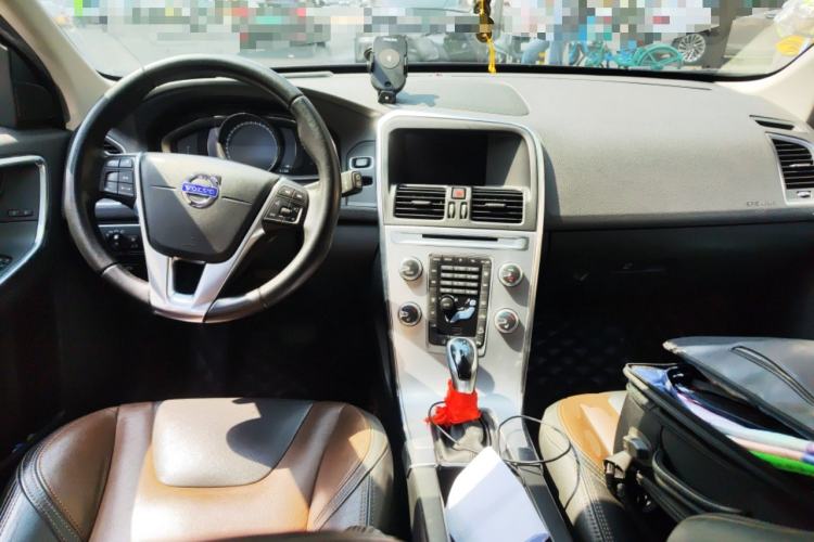 Used Volvo XC60 2017 T5 AWD Smart Range Edition Center Console