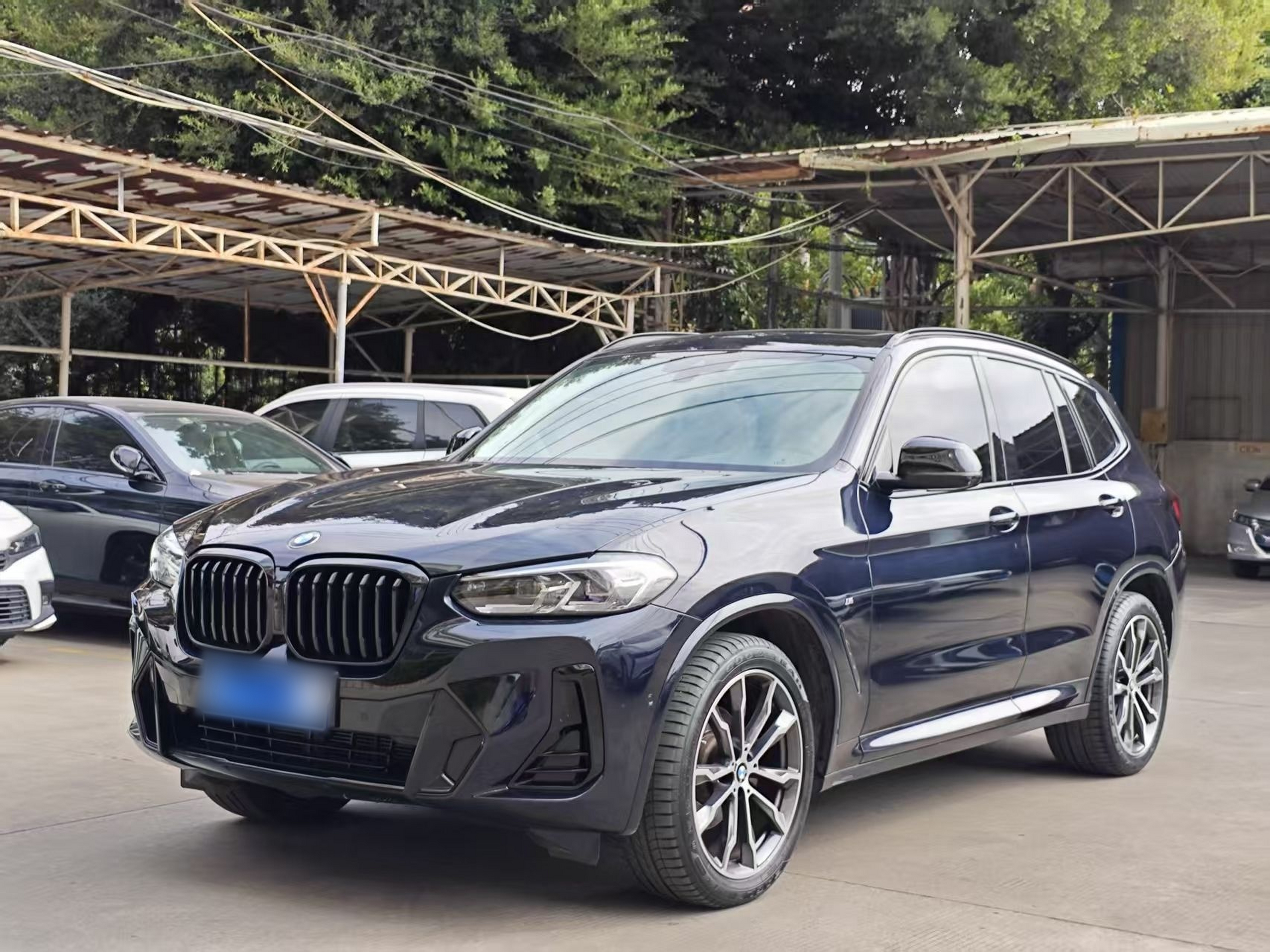 Под передней частью автомобиля