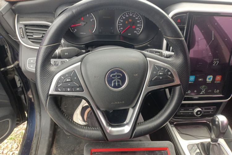 Used BYD Song MAX 2018 1.5T Automatic Smart Connect Luxury 6-Seater Steering Wheel