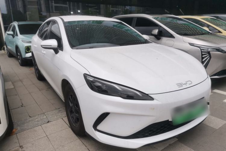 Used BYD Seal 05 DM-i 2025 DM-i Smart Drive 55KM Luxury Model Front Right 45 Deg