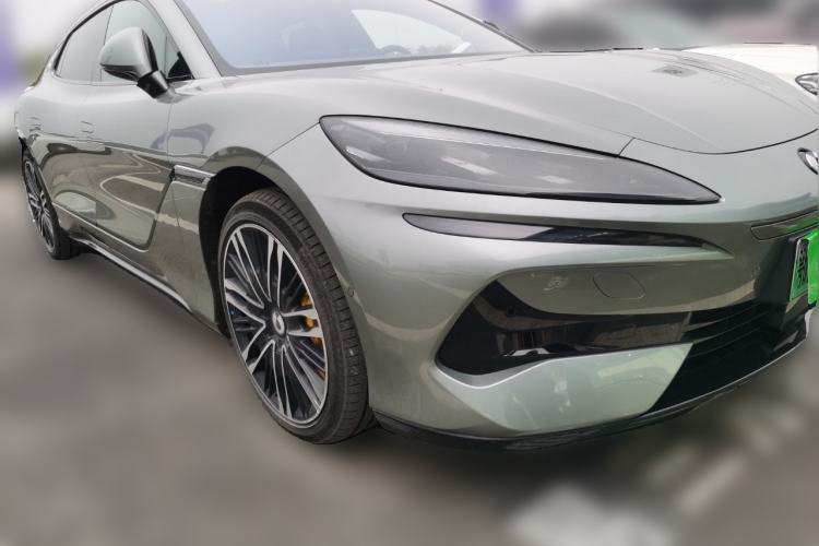 Used Denza Z9GT 2024 1100 Four-Wheel Drive Ultra Version Front Right 45 Deg