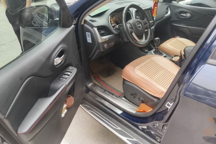 Used Jeep Cherokee 2014 2.4L High-Performance Version
