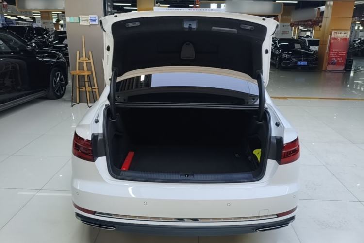 Used Audi A4L 2019 40 TFSI Ambition China VI Trunk