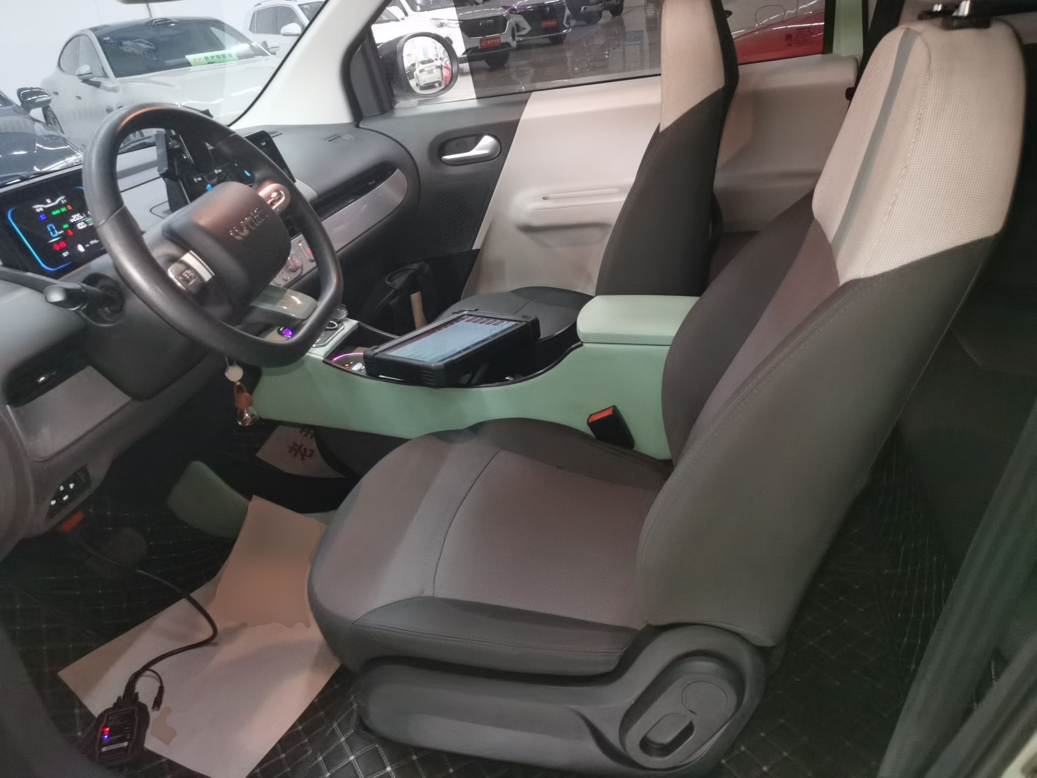 المقاعد الأمامية داخل السيارة