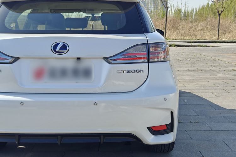 Used Lexus CT 2014 CT200h Elite Edition Monochrome Exterior 6