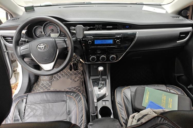 Used Toyota Corolla 2017 1.6L CVT GL Center Console