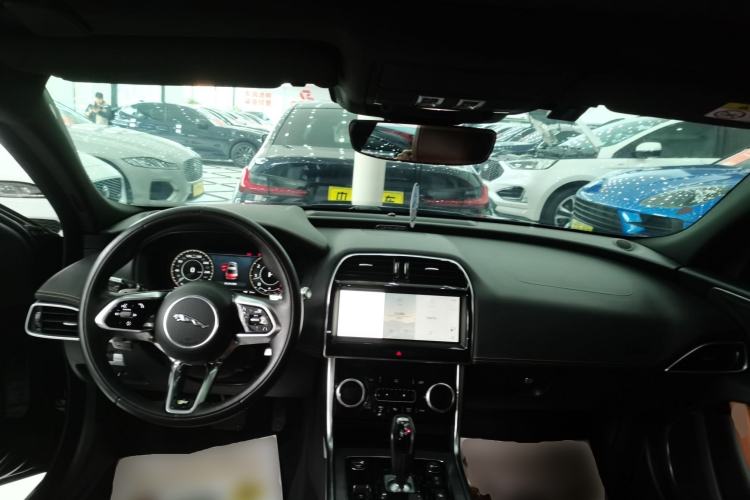 Used Jaguar XEL 2021 2.0T 250 PS R-DYNAMIC S Advanced Sport Edition Center Console