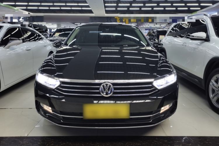 Used Volkswagen Magotan 2017 330TSI DSG Luxury Model Front