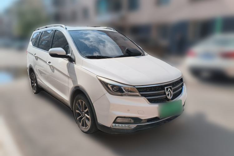 Used Baojun 730 2017 1.8L iAMT Prestige Version 7 Seats Front Right 45 Deg