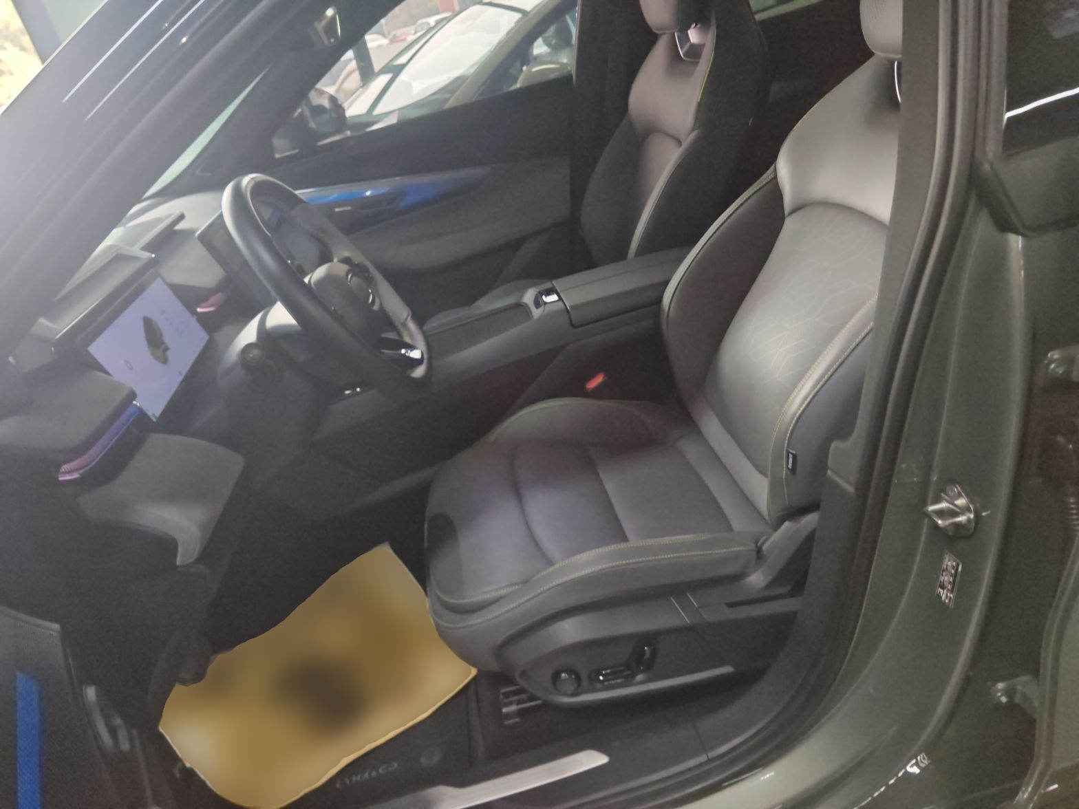 Переднее сиденье в автомобиле