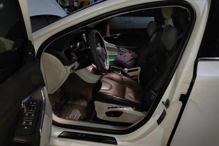 Used Volvo V40 2013 T5 Prestige Edition