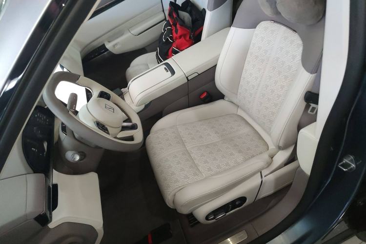 Used Zeekr 7X 2025 100 kWh Long-Range Rear-Wheel Drive with Intelligent Driving Features