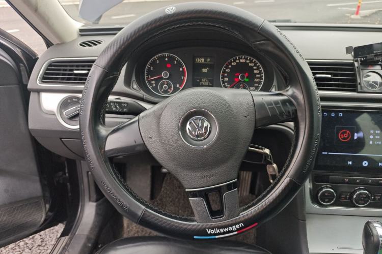 Used Volkswagen Passat 2011 1.8 TSI DSG Prestige Edition Steering Wheel