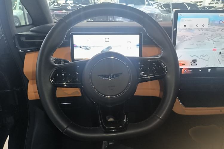 Used Geely Galaxy LEVC L380 2024 140-Degree 6-Seater All-Wheel-Drive Ultra