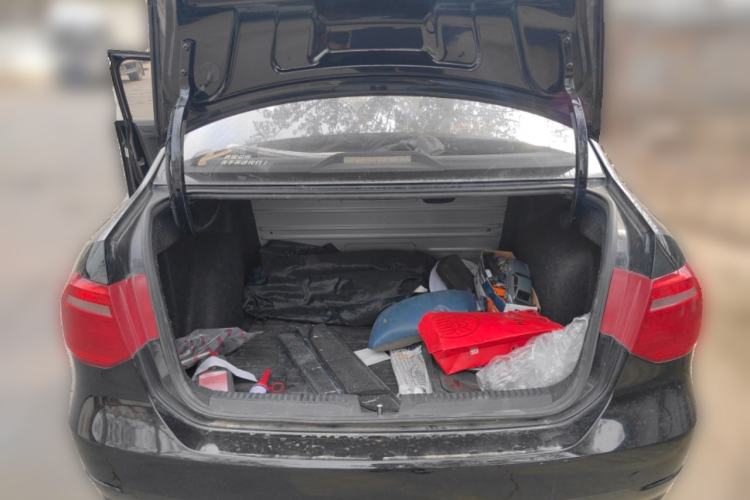 Used Volkswagen Jetta 2015 Zhuihui Edition 1.4L Manual Fashion Model Trunk