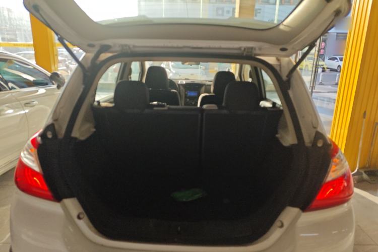 Used Venucia R50X 2015 1.6L Automatic Trend Edition