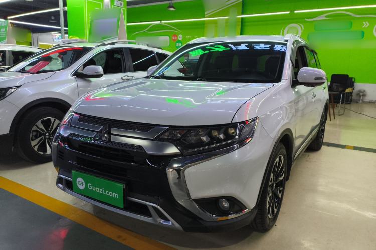 Used Mitsubishi Outlander 2019 2.4L 4x4 Zhi Xiang Edition 7 Seats China V Emission Standard